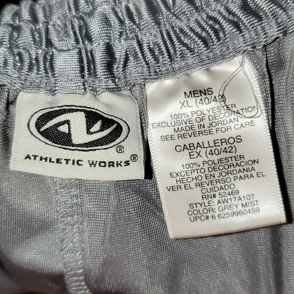Athletic Works shorts - Picture 2 of 2